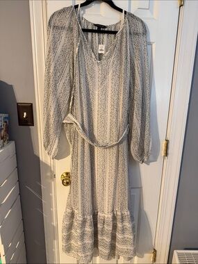 NWT Banana Republic Women's Cream and Black Patterned Long Sleeve Midi Dress Med